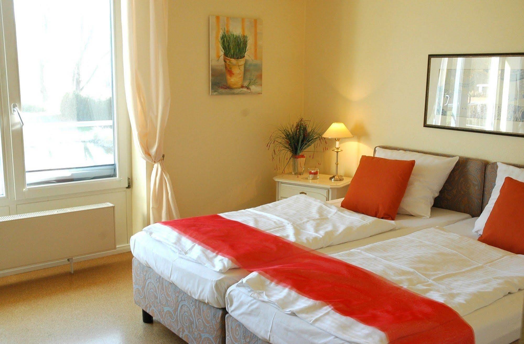 Alago Hotel Am See Cambs Esterno foto